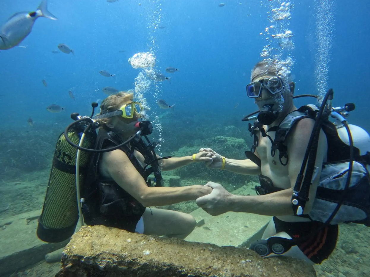 Side Diving Tour And Expert Diving Option